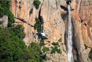  Descubrimiento de paisajes únicos con HeliSudCorse 